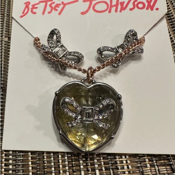 Betsey Johnson IRIDESCENT CRYSTAL HEART BOW Earrings Necklace jewelry Set NWT - Picture 5 of 10